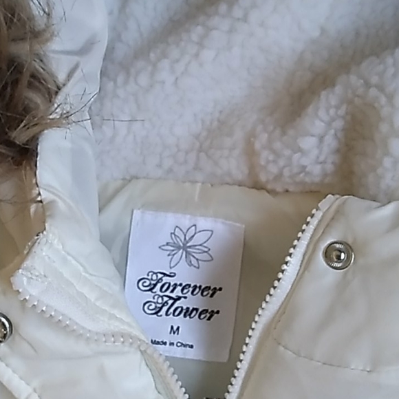 Forever Flower Womens White Puffer Vest - Picture 3 of 7